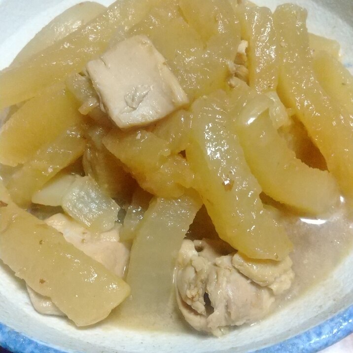 カリッと皮を焼いた後に!大根と有田地鶏の煮込み
